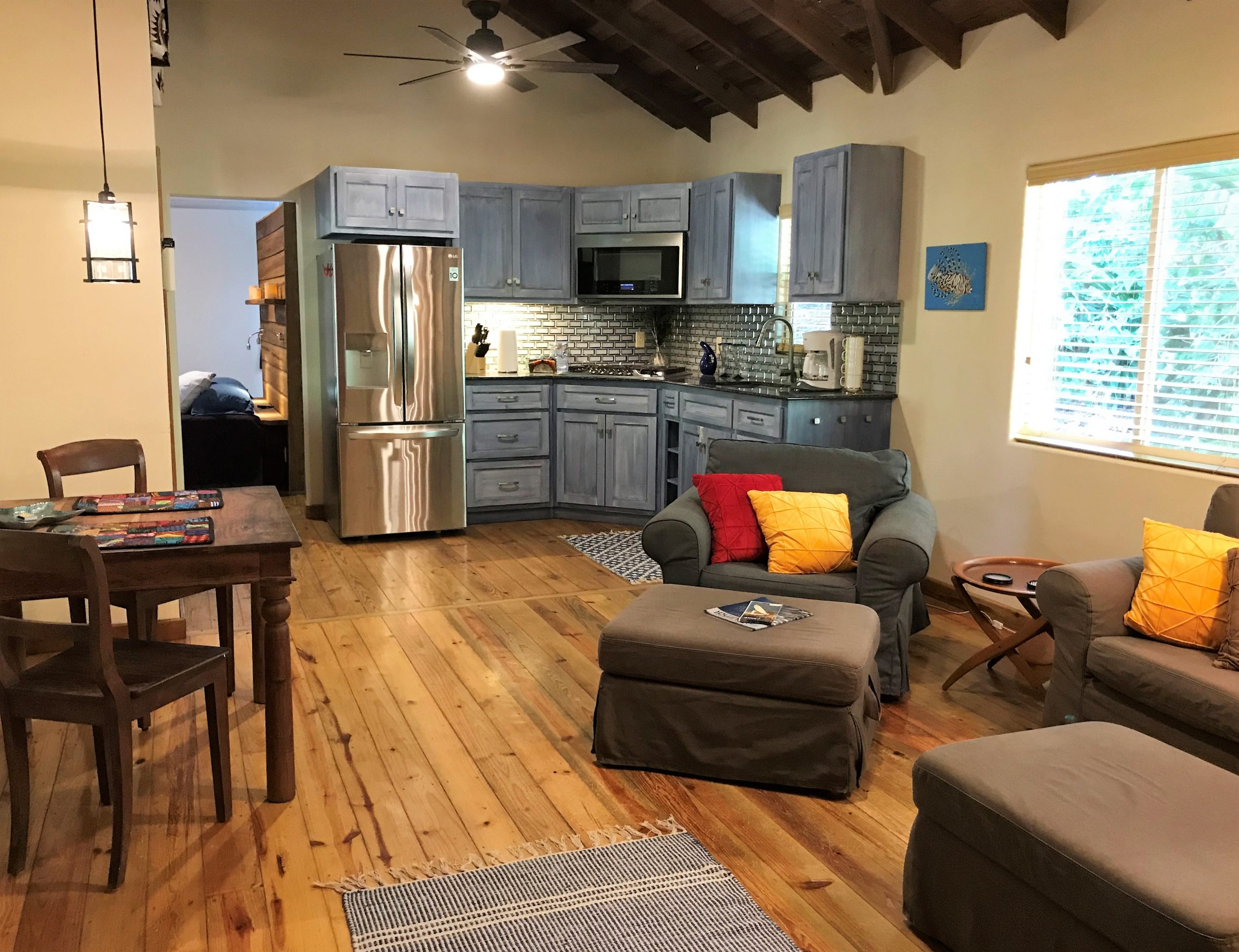 Mama-Dancer-living-room-kitchen-scaled