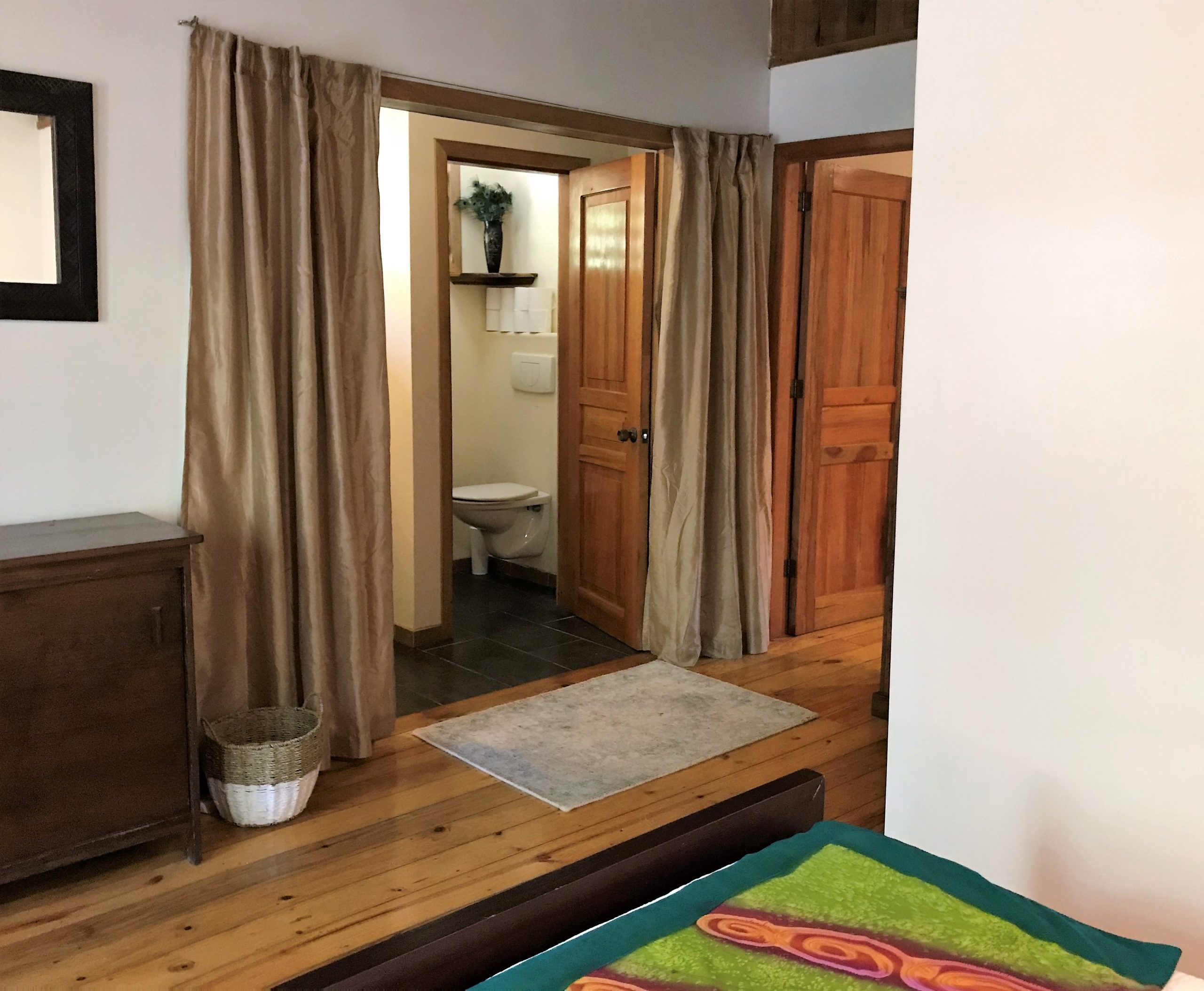Mama-Dancer-master-bathroom-1-scaled