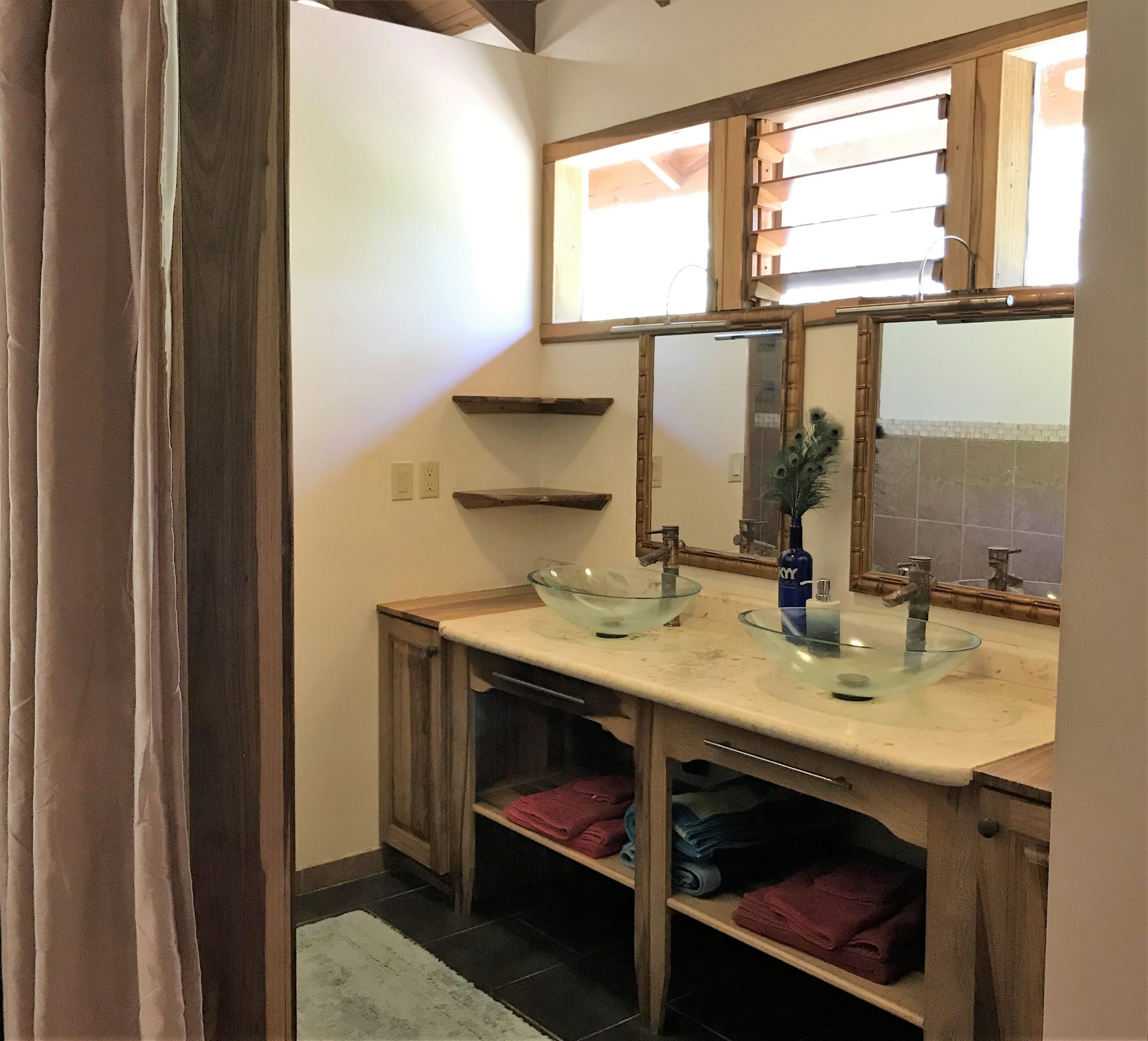 Mama-Dancer-master-bathroom-2-scaled