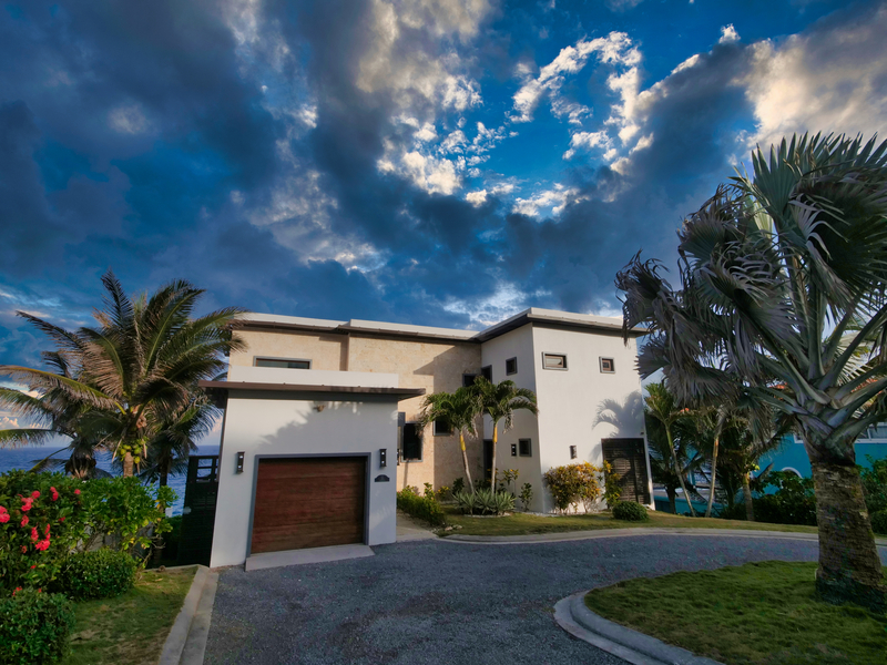 house-road-side-view