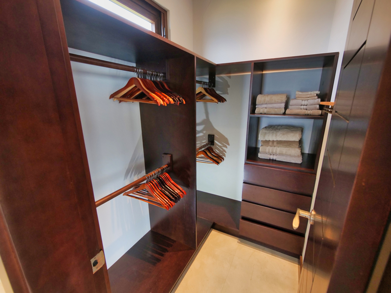 walk-in-closet